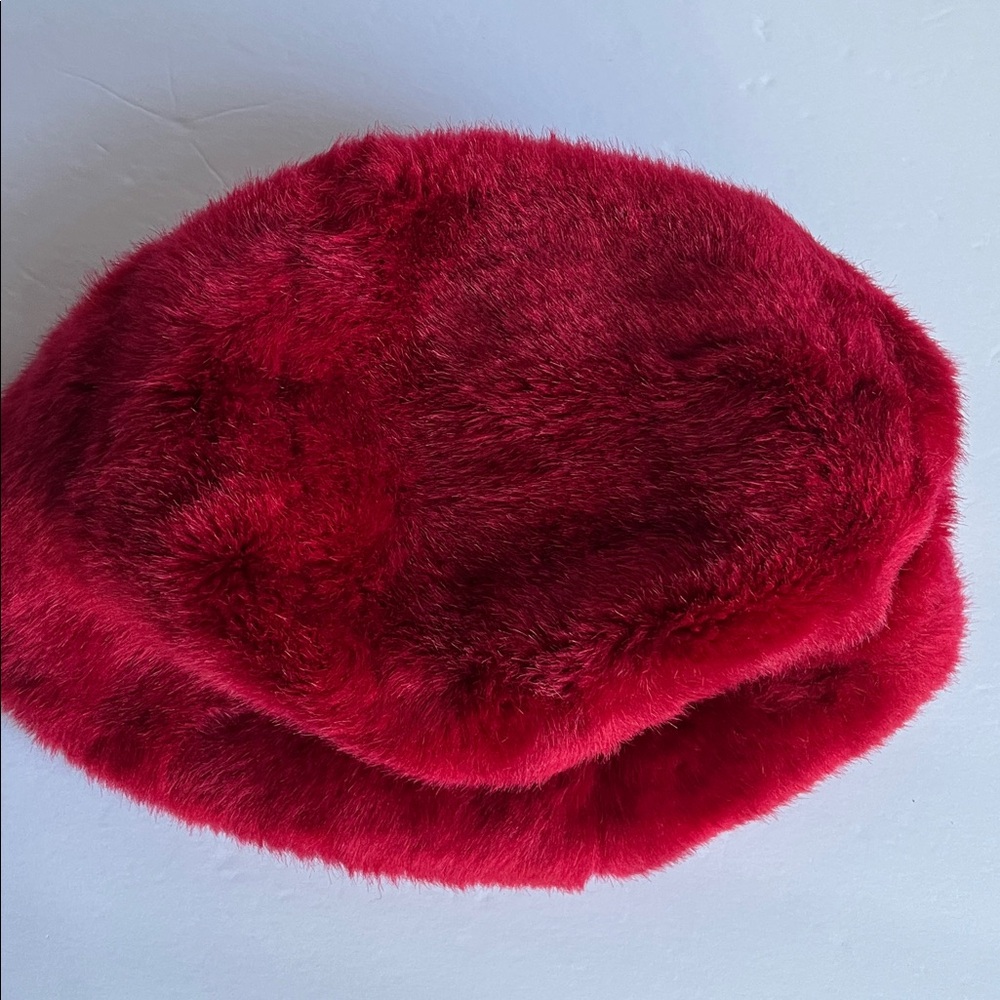 Red Faux Fur Bucket Hat Quilted Lining Luxurious NWT - Picture 6 of 7